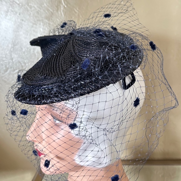 FOXY 1950s\' NAVY STRAW HAT WITH INTRICATE \